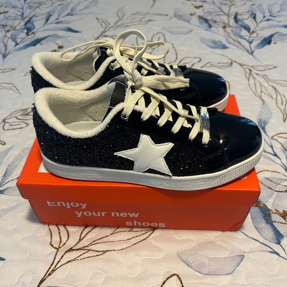 Lucky Step Women's Fashion Black Glitter Sneaker - Picture 3 of 6